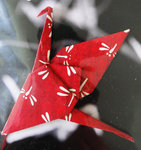 Kranich Origami Magnet rot weiß